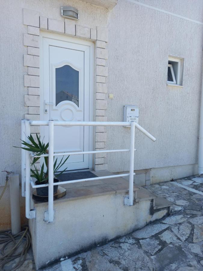 Studio Ap ,Nini' Supetar Exterior photo